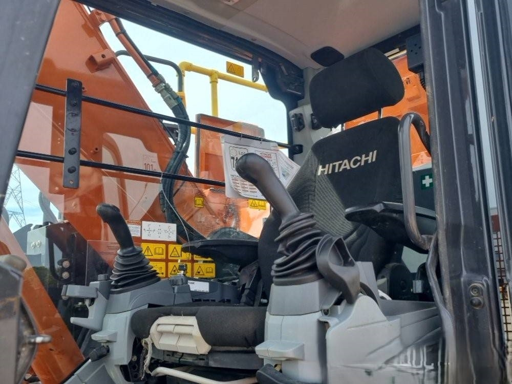 Hitachi ZX225USLC-7 - 履带式挖掘机:图5 Hitachi ZX225USLC-7 - 履带式挖掘机:图5