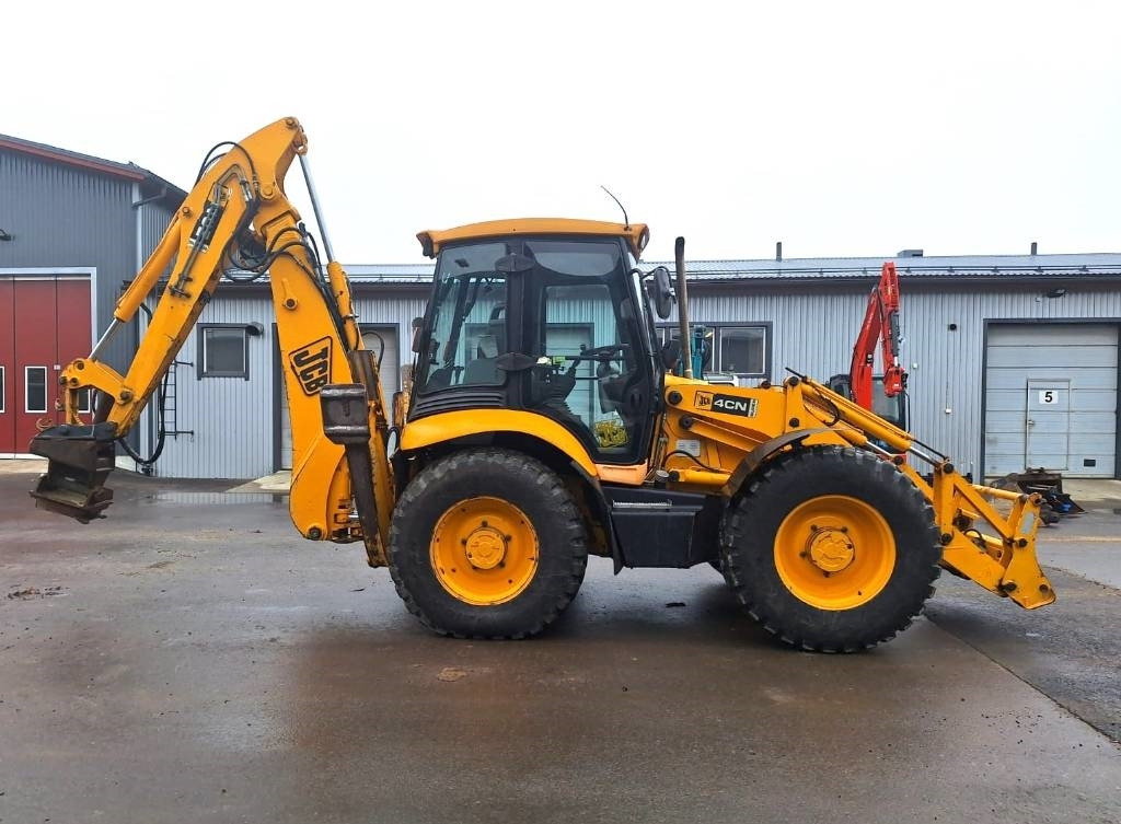 JCB 4CN YHDISTELMÄKONE KALLISTAJALLA - 反铲装载机:图4 JCB 4CN YHDISTELMÄKONE KALLISTAJALLA - 反铲装载机:图4