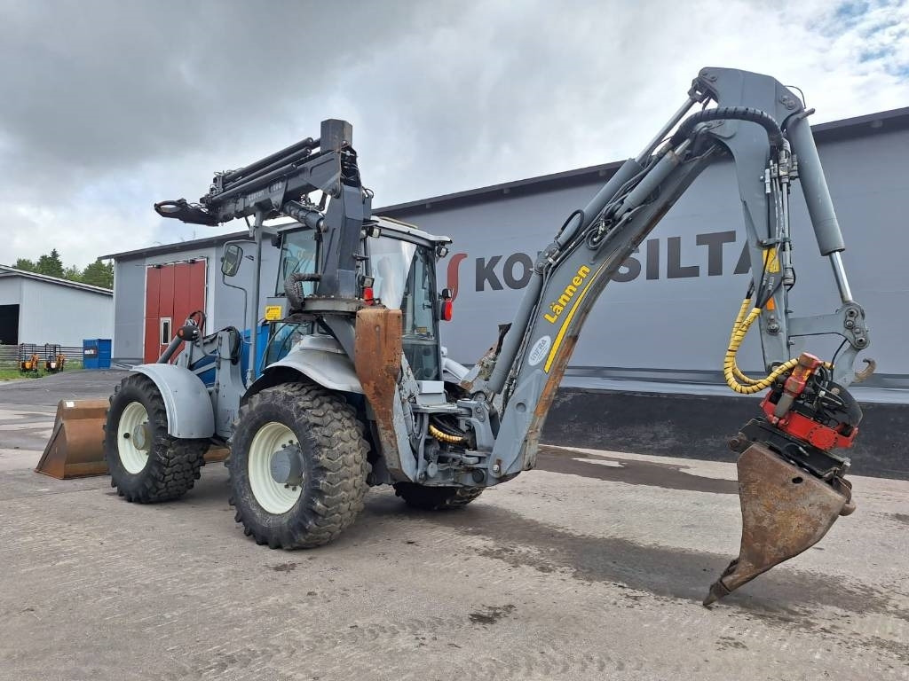 Lännen 8600G NOSTIN, HENKILÖKORI, PYÖRITTÄJÄ YM. - 反铲装载机:图2 Lännen 8600G NOSTIN, HENKILÖKORI, PYÖRITTÄJÄ YM. - 反铲装载机:图2