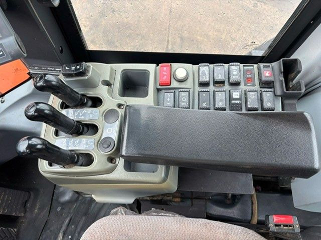 轮式装载机 Hitachi ZW220-6. Hochkippschaufel. Wage.：图15