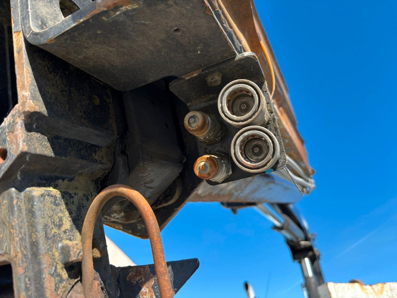 Renault Kerax 420dCi. 6X4. Hiab 144. Klima. - 起重车:图4 Renault Kerax 420dCi. 6X4. Hiab 144. Klima. - 起重车:图4