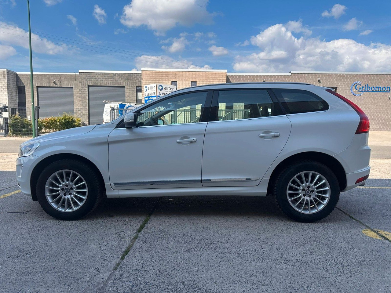 Volvo XC60 D3. Automatik. Klima. Kamera. Volleder. - 越野车:图2 Volvo XC60 D3. Automatik. Klima. Kamera. Volleder. - 越野车:图2