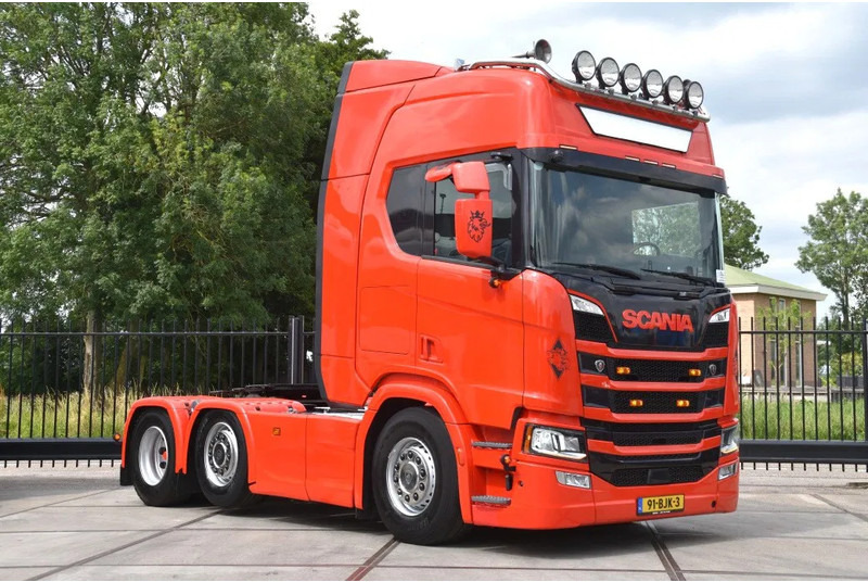 Scania R450 NGS 6x2/4NB - RETARDER - FULL AIR - 748 TKM - LEATHER SEATS - NAVI - 2 x FUEL TANKS - LED LIGHTS - - 牵引车:图1 Scania R450 NGS 6x2/4NB - RETARDER - FULL AIR - 748 TKM - LEATHER SEATS - NAVI - 2 x FUEL TANKS - LED LIGHTS - - 牵引车:图1