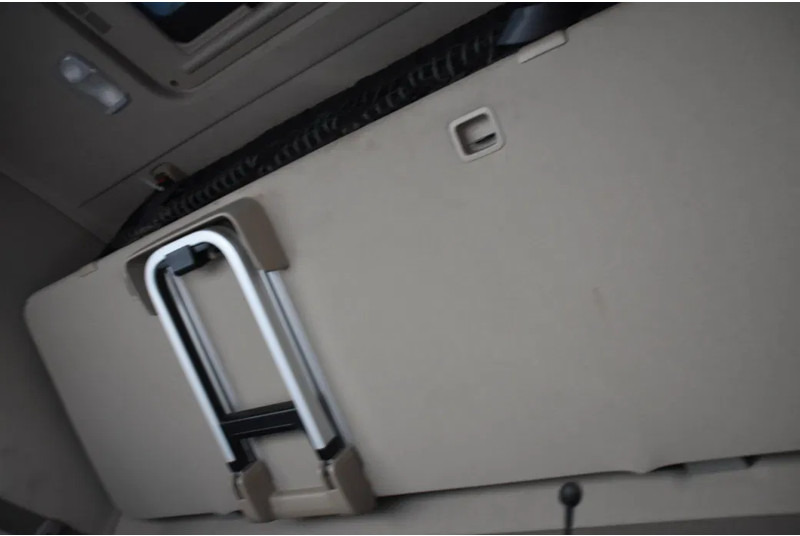 Scania R490 TL 6x2/4 - RETARDER - ACC - DIFF. LOCK - 2 x FUEL TANKS - 2 BEDS - EXCELLENT CONDITION - - 牵引车:图5 Scania R490 TL 6x2/4 - RETARDER - ACC - DIFF. LOCK - 2 x FUEL TANKS - 2 BEDS - EXCELLENT CONDITION - - 牵引车:图5