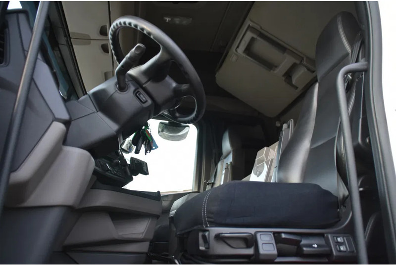 Scania S410 NGS 4x2EB MEGA 95 cm or 103 cm driving height - RETARDER - 793 TKM - FULL AIR - PARK. AIRCO - LEATHER SEATS - 2 x FUEL TANK - 牵引车:图4 Scania S410 NGS 4x2EB MEGA 95 cm or 103 cm driving height - RETARDER - 793 TKM - FULL AIR - PARK. AIRCO - LEATHER SEATS - 2 x FUEL TANK - 牵引车:图4