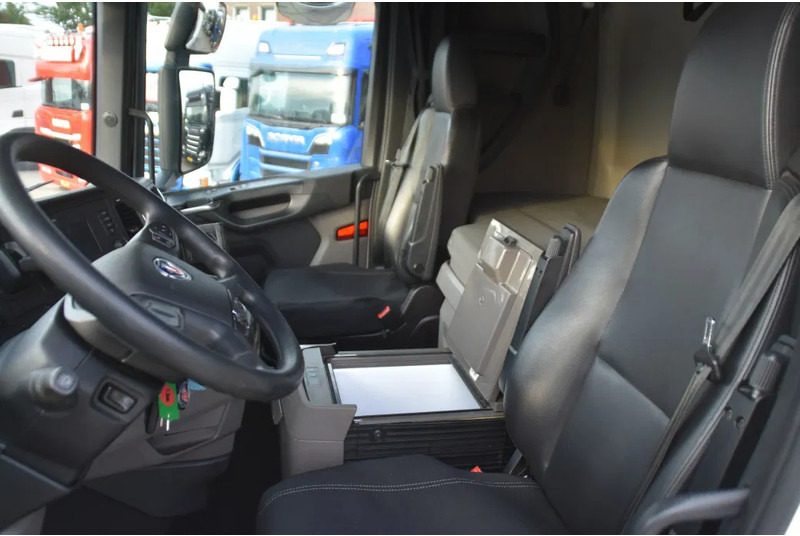 Scania S410 NGS 4x2EB MEGA 95 cm or 103 cm driving height - RETARDER - 793 TKM - FULL AIR - PARK. AIRCO - LEATHER SEATS - 2 x FUEL TANK - 牵引车:图5 Scania S410 NGS 4x2EB MEGA 95 cm or 103 cm driving height - RETARDER - 793 TKM - FULL AIR - PARK. AIRCO - LEATHER SEATS - 2 x FUEL TANK - 牵引车:图5