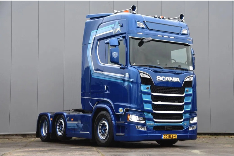 Scania S520 V8 NGS 4x2NB - RETARDER - 691 TKM - FULL AIR - PARK. AIRCO - 2 x FUEL TANKS - LED - PAINTED WHEELS - LIKE NEW ! - 牵引车:图1 Scania S520 V8 NGS 4x2NB - RETARDER - 691 TKM - FULL AIR - PARK. AIRCO - 2 x FUEL TANKS - LED - PAINTED WHEELS - LIKE NEW ! - 牵引车:图1