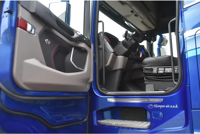 Scania S520 V8 NGS 4x2NB - RETARDER - 691 TKM - FULL AIR - PARK. AIRCO - 2 x FUEL TANKS - LED - PAINTED WHEELS - LIKE NEW ! - 牵引车:图4 Scania S520 V8 NGS 4x2NB - RETARDER - 691 TKM - FULL AIR - PARK. AIRCO - 2 x FUEL TANKS - LED - PAINTED WHEELS - LIKE NEW ! - 牵引车:图4