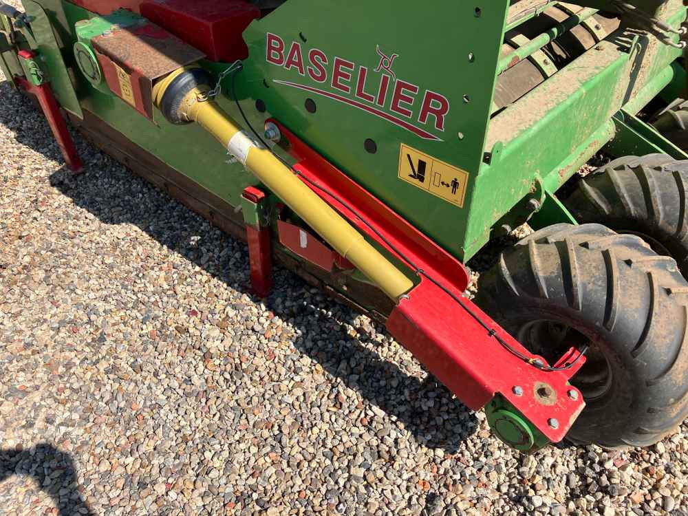 收割机 Baselier Baselier 4 Row Mounted FA-W, Potato Planter Tilla Combination:图24 收割机 Baselier Baselier 4 Row Mounted FA-W, Potato Planter Tilla Combination:图24