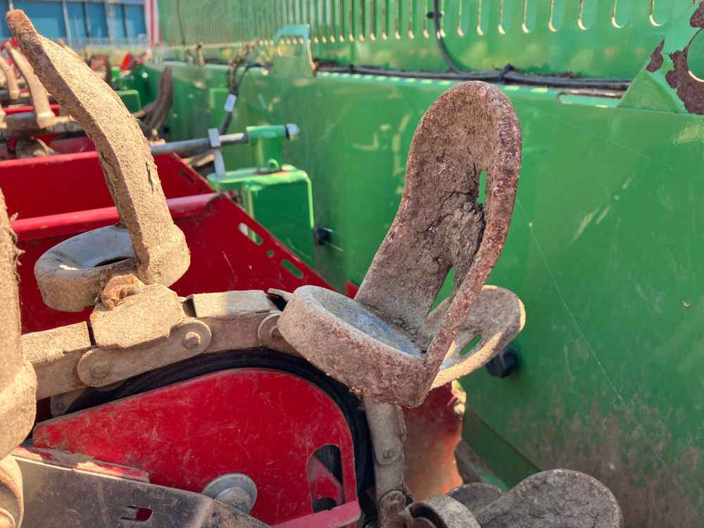 收割机 Baselier Baselier 4 Row Mounted FA-W, Potato Planter Tilla Combination:图11 收割机 Baselier Baselier 4 Row Mounted FA-W, Potato Planter Tilla Combination:图11