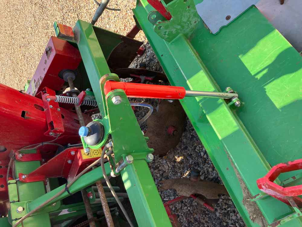 Baselier Baselier 4 Row Mounted FA-W, Potato Planter Tilla Combination - 收割机:图2 Baselier Baselier 4 Row Mounted FA-W, Potato Planter Tilla Combination - 收割机:图2