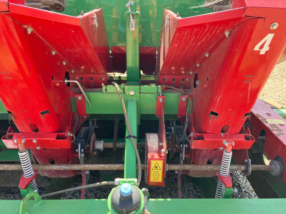 收割机 Baselier Baselier 4 Row Mounted FA-W, Potato Planter Tilla Combination:图13 收割机 Baselier Baselier 4 Row Mounted FA-W, Potato Planter Tilla Combination:图13