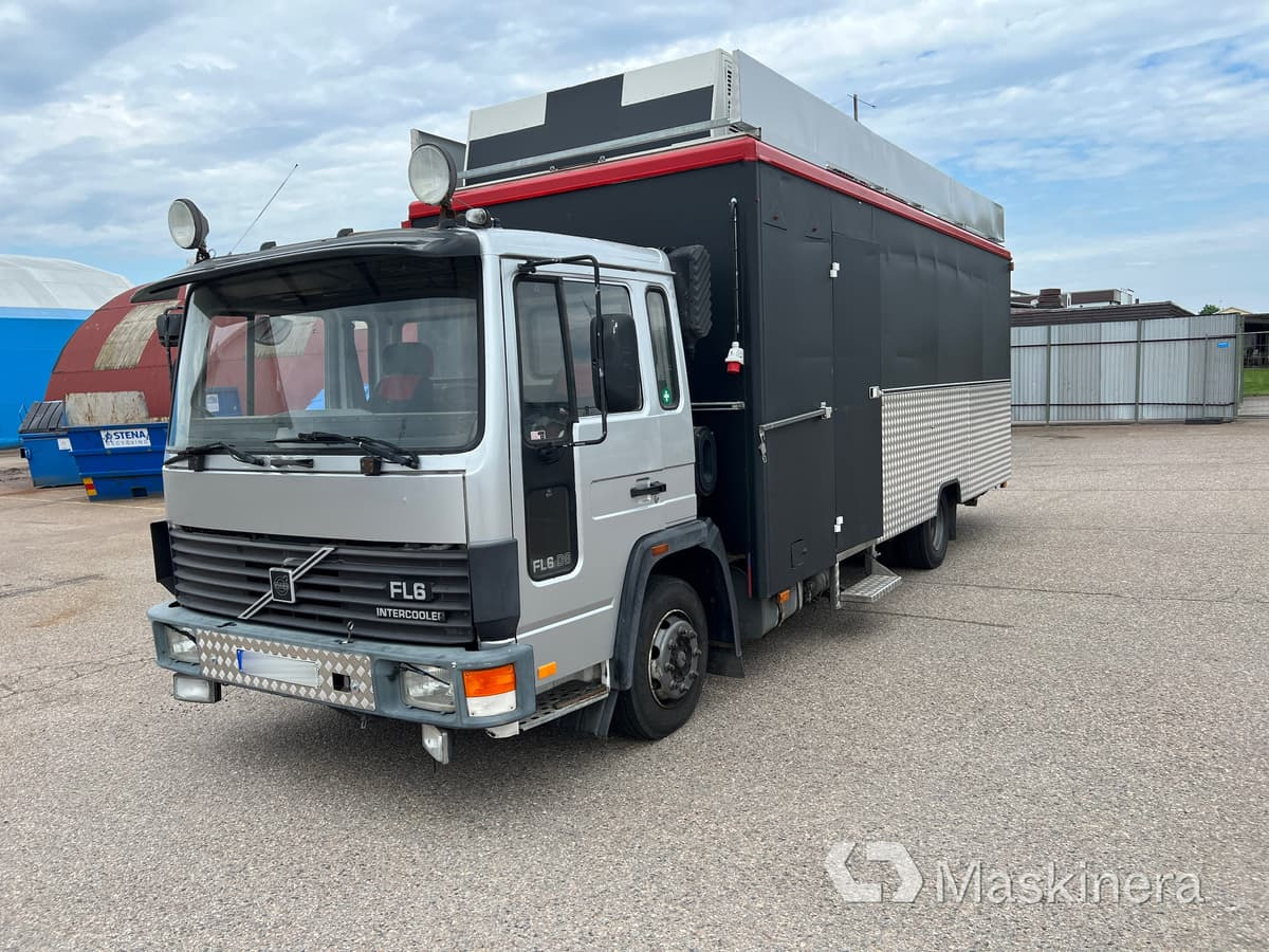 Foodtruck Volvo FL611 4X2 - 自动售货卡车:图1 Foodtruck Volvo FL611 4X2 - 自动售货卡车:图1