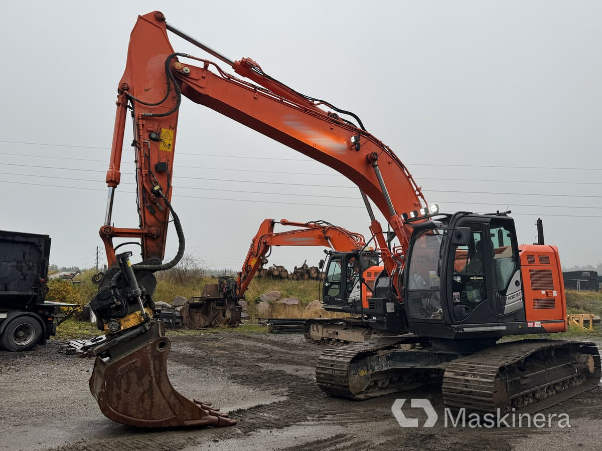 Grävmaskin Hitachi ZX225USLC-6 - 履带式挖掘机:图1 Grävmaskin Hitachi ZX225USLC-6 - 履带式挖掘机:图1