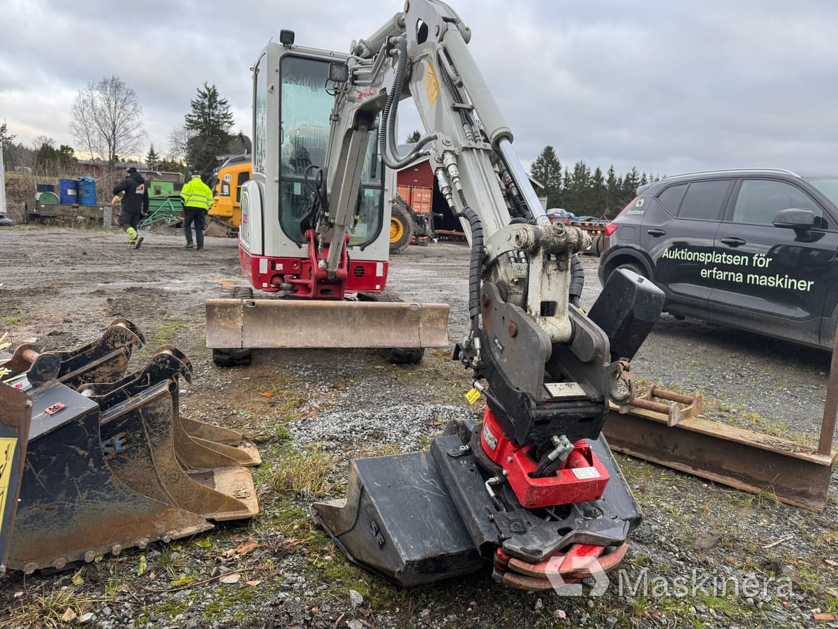 Grävmaskin Takeuchi TB225 - 履带式挖掘机:图2 Grävmaskin Takeuchi TB225 - 履带式挖掘机:图2