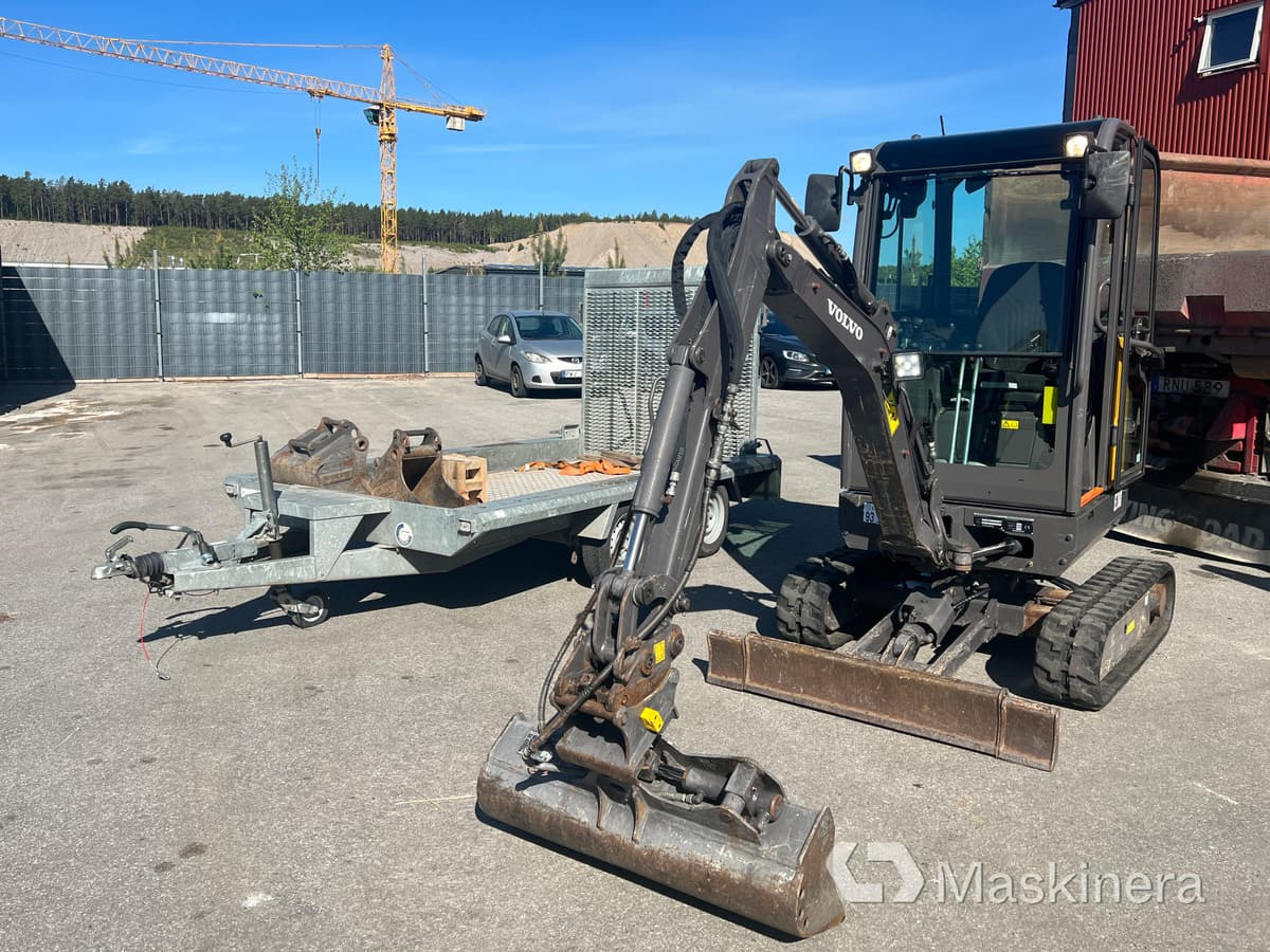 Grävmaskin Volvo EC18D med maskintrailer och redskap - 履带式挖掘机:图1 Grävmaskin Volvo EC18D med maskintrailer och redskap - 履带式挖掘机:图1