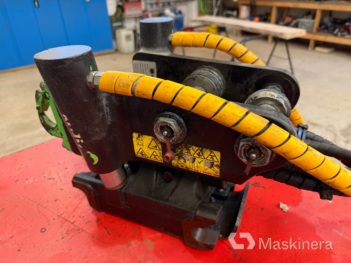 Steelwrist TCX S30-180 Hyd Steelwrist S30-180 tiltfäste - 倾斜旋转器:图1 Steelwrist TCX S30-180 Hyd Steelwrist S30-180 tiltfäste - 倾斜旋转器:图1