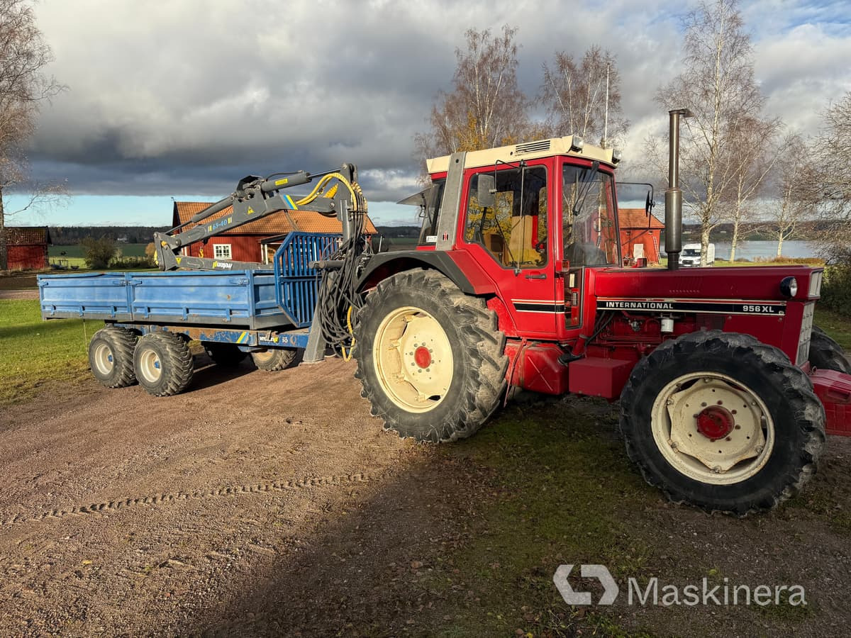 Traktor International 956 AXL med skogsvagn och kran - 拖拉机:图1 Traktor International 956 AXL med skogsvagn och kran - 拖拉机:图1