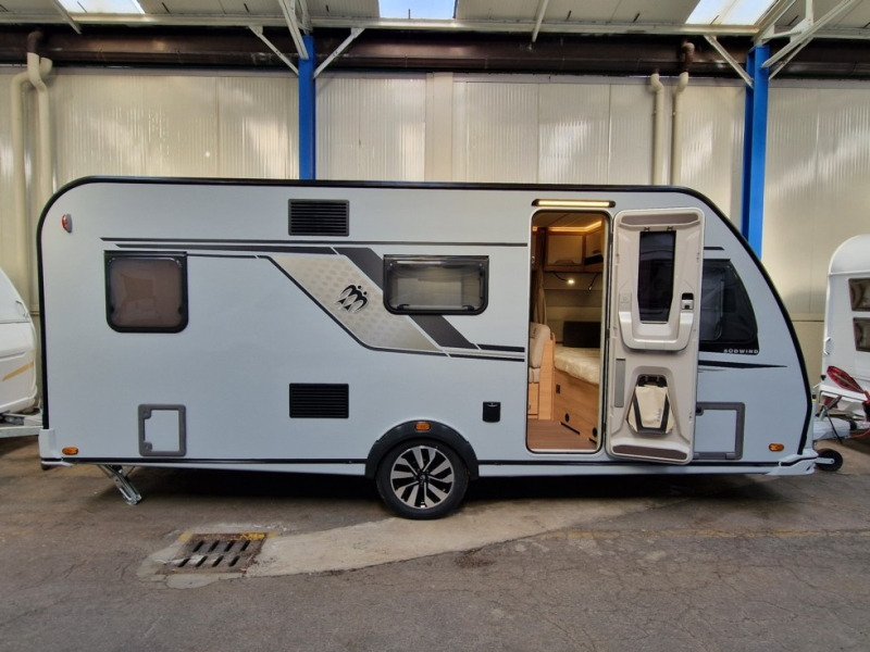Knaus Sudwind 500 QDK 60° Years - 旅行拖车:图2 Knaus Sudwind 500 QDK 60° Years - 旅行拖车:图2