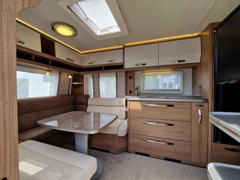 TABBERT ROSSINI 490 TD FINEST EDITION - 旅行拖车:图3 TABBERT ROSSINI 490 TD FINEST EDITION - 旅行拖车:图3