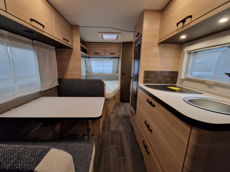 Weinsberg CaraOne 500 FDK - 旅行拖车:图5 Weinsberg CaraOne 500 FDK - 旅行拖车:图5