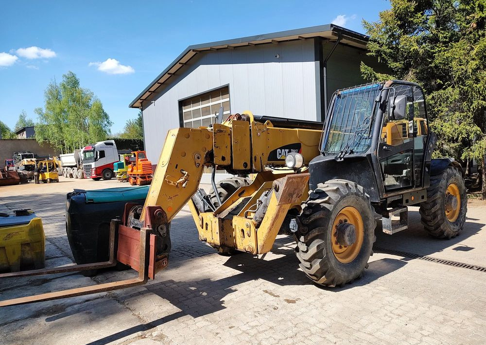 Caterpillar TH417 - 伸缩臂叉装车:图2 Caterpillar TH417 - 伸缩臂叉装车:图2