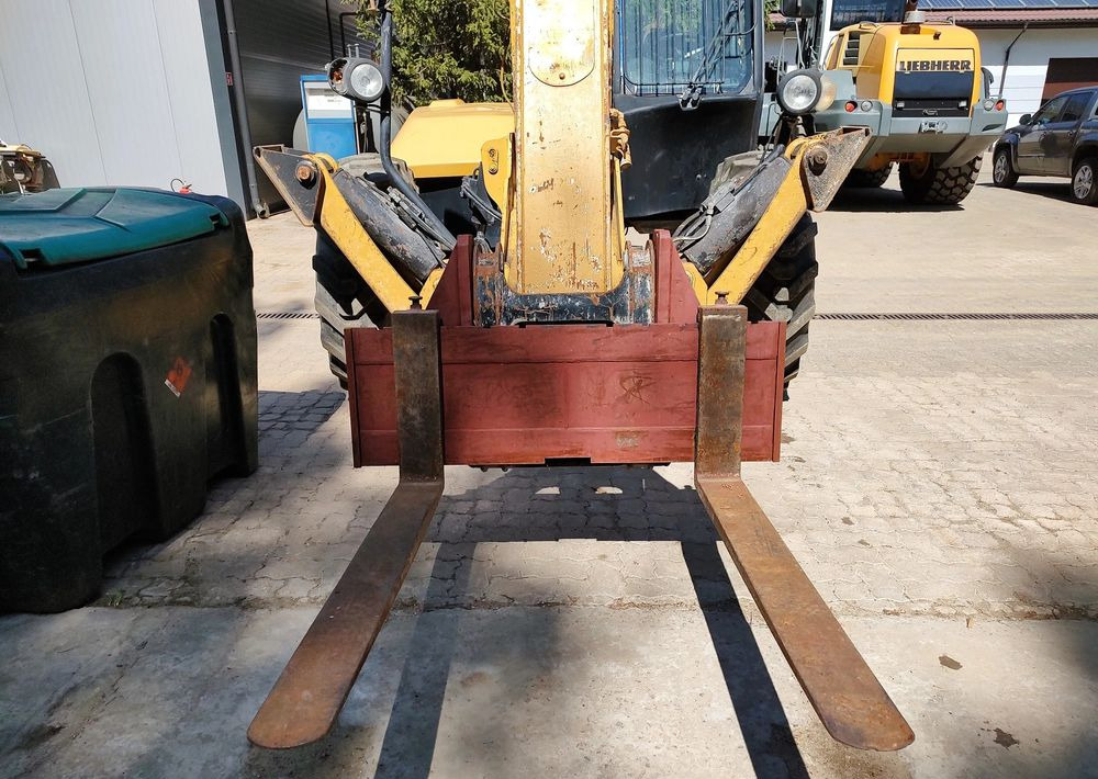 Caterpillar TH417 - 伸缩臂叉装车:图3 Caterpillar TH417 - 伸缩臂叉装车:图3
