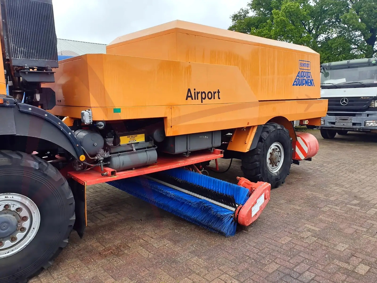 MERCEDES SCHMIDT SK2031/CJS9 - 道路清扫机:图3 MERCEDES SCHMIDT SK2031/CJS9 - 道路清扫机:图3