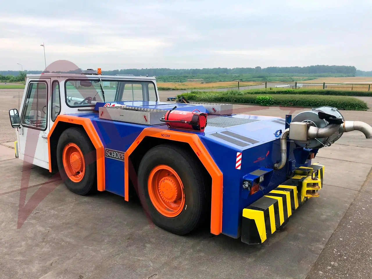 SCHOPF F106 - 后推牵引车:图1 SCHOPF F106 - 后推牵引车:图1