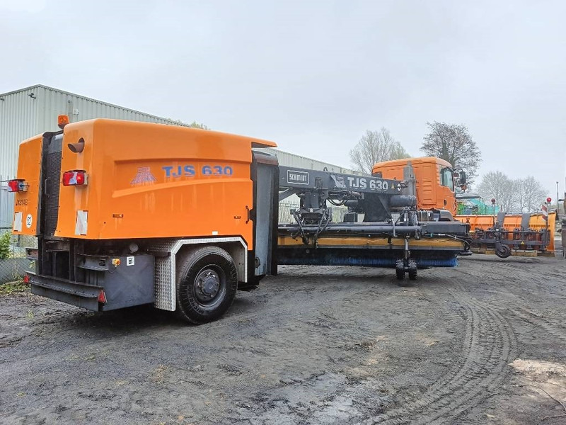 Schmidt TSJ630 man runway snow cleaning sneeuwschuif 2008 - 推雪板 适用于 农业机械:图2 Schmidt TSJ630 man runway snow cleaning sneeuwschuif 2008 - 推雪板 适用于 农业机械:图2