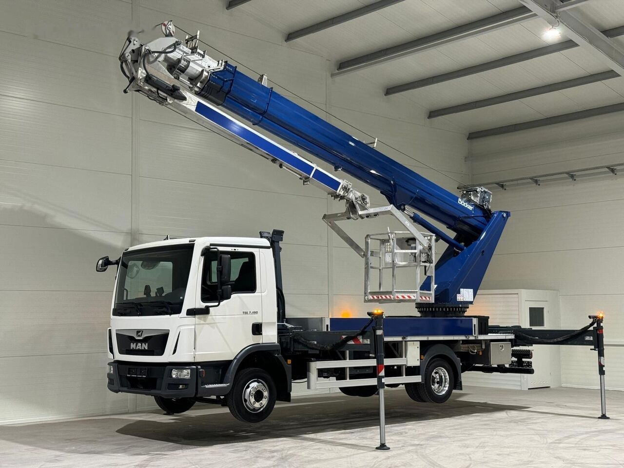 MAN Böcker AK 37/4000 on chassis - 移动式起重机:图1 MAN Böcker AK 37/4000 on chassis - 移动式起重机:图1