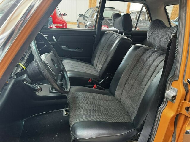 MERCEDES-BENZ 200 D/8 W115 - 轿车:图3 MERCEDES-BENZ 200 D/8 W115 - 轿车:图3