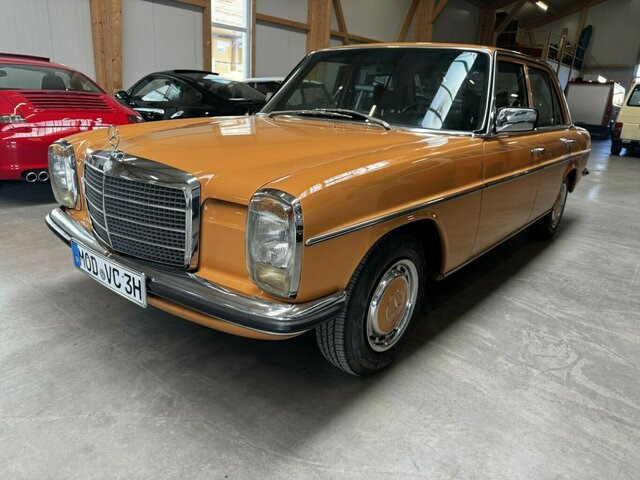 MERCEDES-BENZ 200 D/8 W115 - 轿车:图1 MERCEDES-BENZ 200 D/8 W115 - 轿车:图1