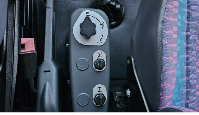 MERCEDES-BENZ 814 D T2 Vario 4x4 Allrad Topzustand! - 平板货车:图5 MERCEDES-BENZ 814 D T2 Vario 4x4 Allrad Topzustand! - 平板货车:图5