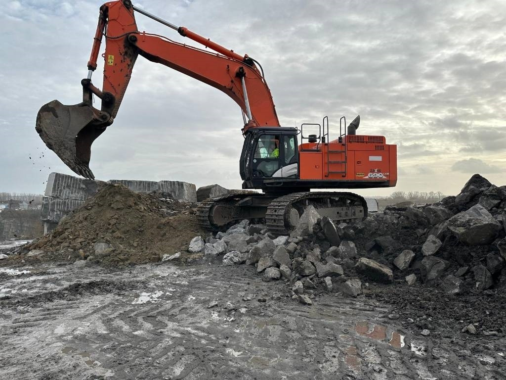 Hitachi ZX690 LCR - 6 - 履带式挖掘机:图1 Hitachi ZX690 LCR - 6 - 履带式挖掘机:图1
