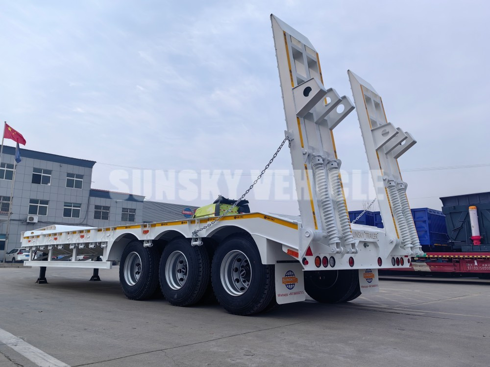 SUNSKY 3 Axle 40 Tons gooseneck lowbed trailer - 低装载半拖车:图2 SUNSKY 3 Axle 40 Tons gooseneck lowbed trailer - 低装载半拖车:图2