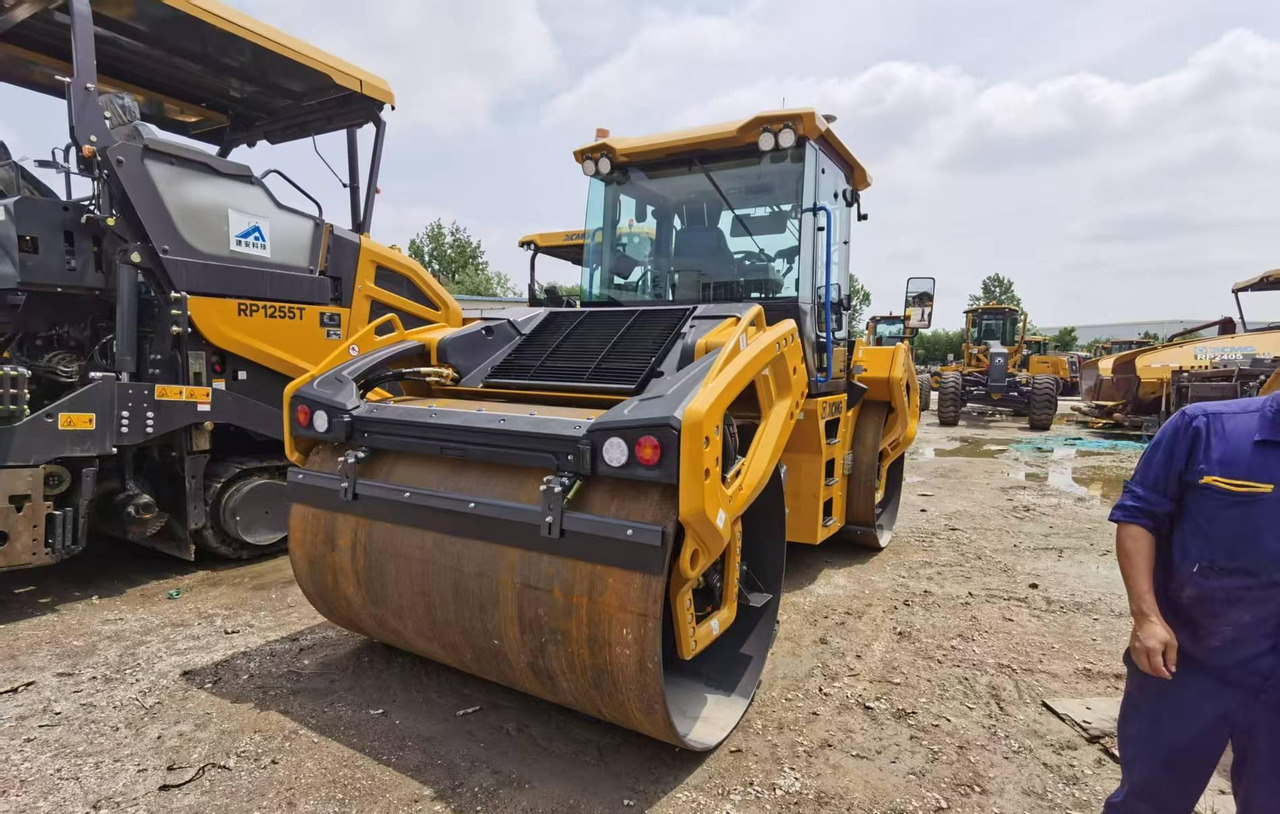 XCMG 13ton used small double drum steel road roller XD135TIV - 压路机:图4 XCMG 13ton used small double drum steel road roller XD135TIV - 压路机:图4