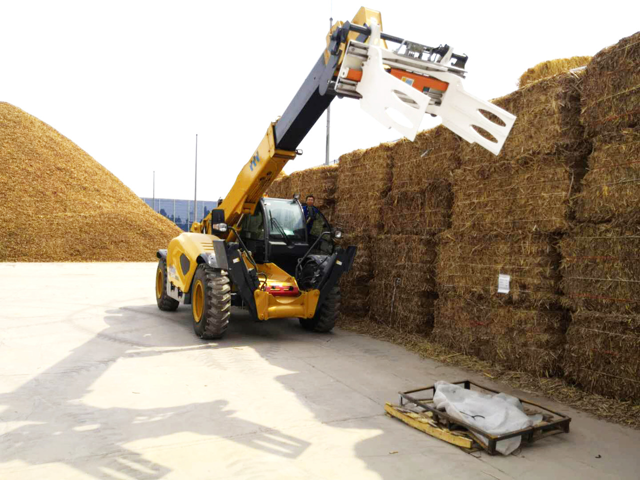 XCMG Certified Used 4.5t Small Telescopic Boom Telehandler Forklift Xc6-1056vn - 伸缩臂叉装车:图4 XCMG Certified Used 4.5t Small Telescopic Boom Telehandler Forklift Xc6-1056vn - 伸缩臂叉装车:图4