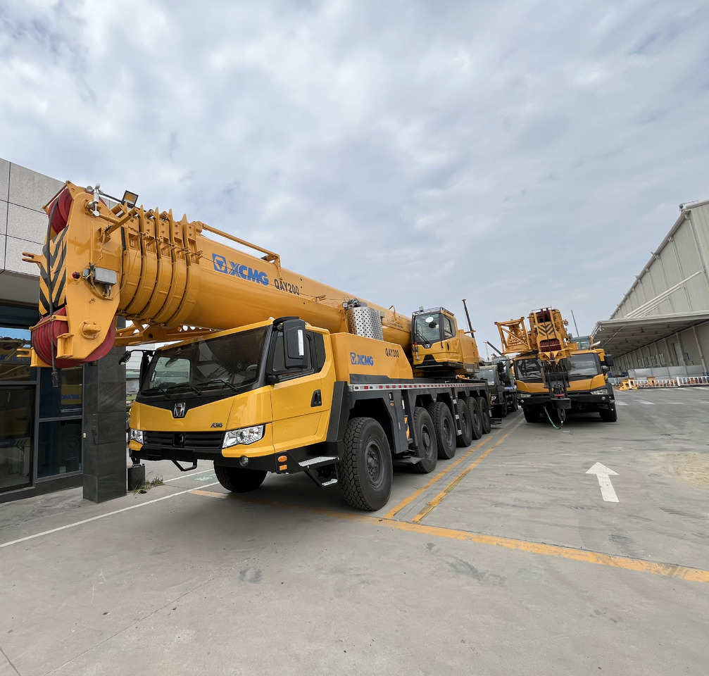 XCMG Factory Second Hand Mobile Truck Crane QAY200 200 Ton All Terrain Cranes In Good Condition - 全地形起重机:图3 XCMG Factory Second Hand Mobile Truck Crane QAY200 200 Ton All Terrain Cranes In Good Condition - 全地形起重机:图3