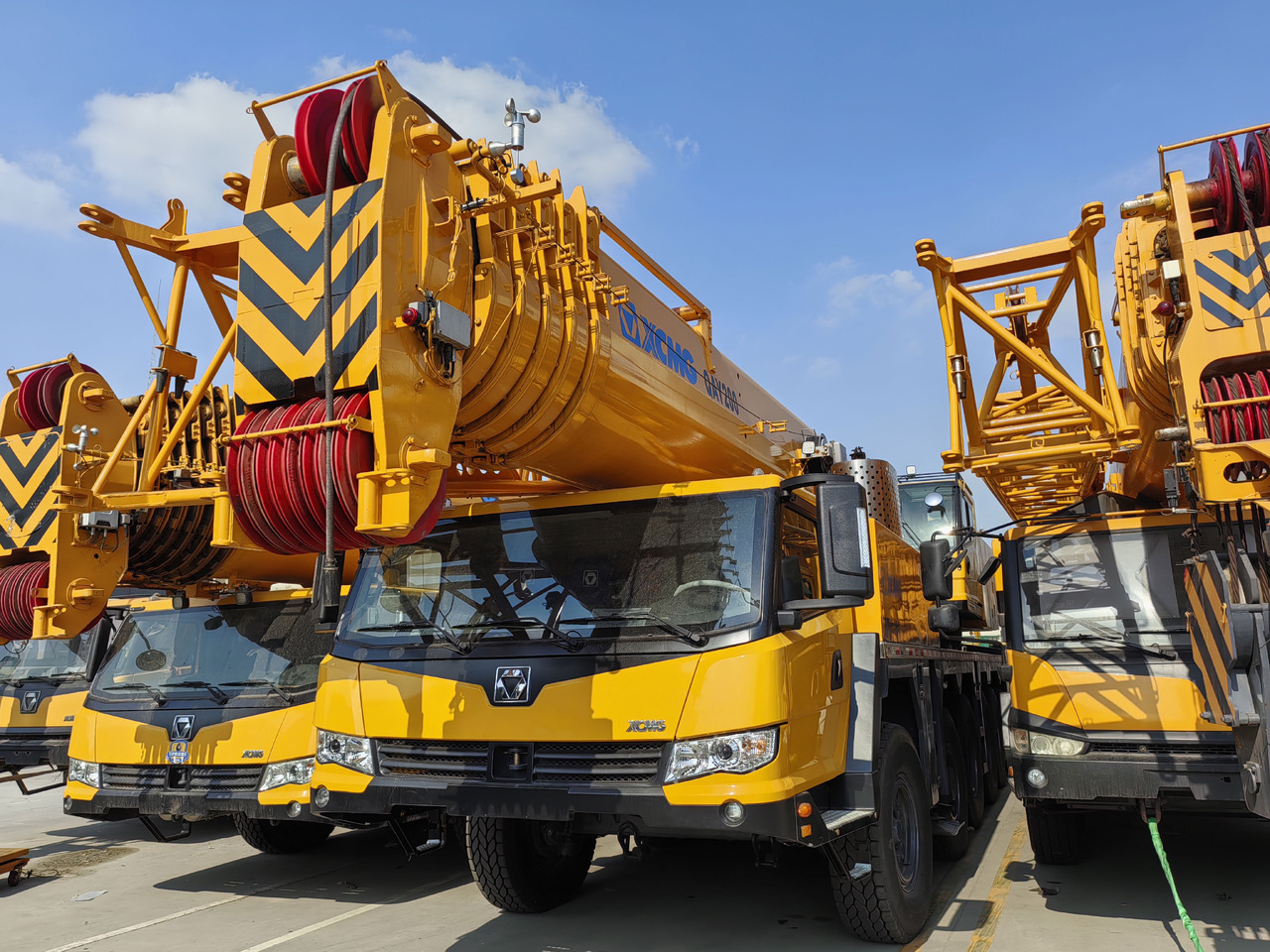 XCMG Factory Second Hand Mobile Truck Crane QAY200 200 Ton All Terrain Cranes In Good Condition - 全地形起重机:图2 XCMG Factory Second Hand Mobile Truck Crane QAY200 200 Ton All Terrain Cranes In Good Condition - 全地形起重机:图2