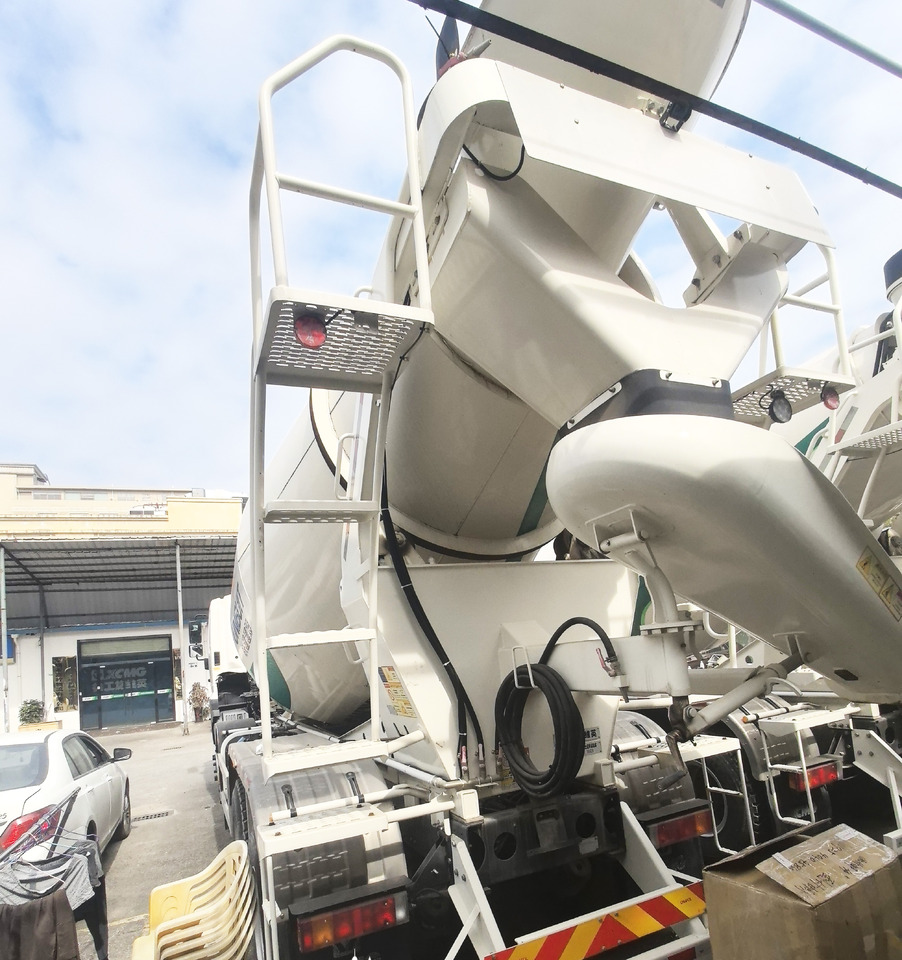 XCMG Official 12 Cubic Used Concrete Mixer Truck G4804B With Good Quality For Sale - 混凝土搅拌车:图4 XCMG Official 12 Cubic Used Concrete Mixer Truck G4804B With Good Quality For Sale - 混凝土搅拌车:图4