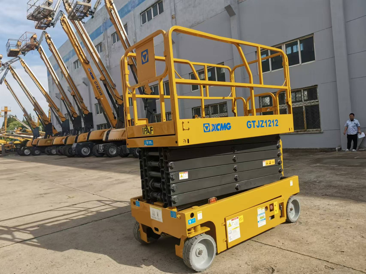 XCMG Official 12m Used Self Propelled Scissor Lift GTJZ1212 Aerial Work Platforms For Sale - 剪式升降机:图5 XCMG Official 12m Used Self Propelled Scissor Lift GTJZ1212 Aerial Work Platforms For Sale - 剪式升降机:图5