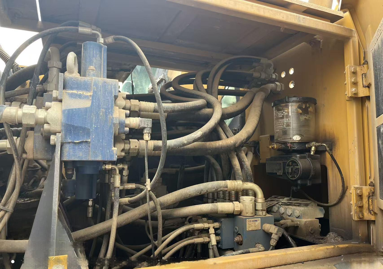 XCMG XR180D used rotary drilling rig machine for sale - 钻机:图3 XCMG XR180D used rotary drilling rig machine for sale - 钻机:图3