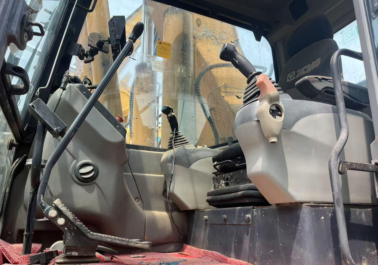 XCMG XR220D mobile crawler rotary drilling rig 25m - 钻机:图3 XCMG XR220D mobile crawler rotary drilling rig 25m - 钻机:图3