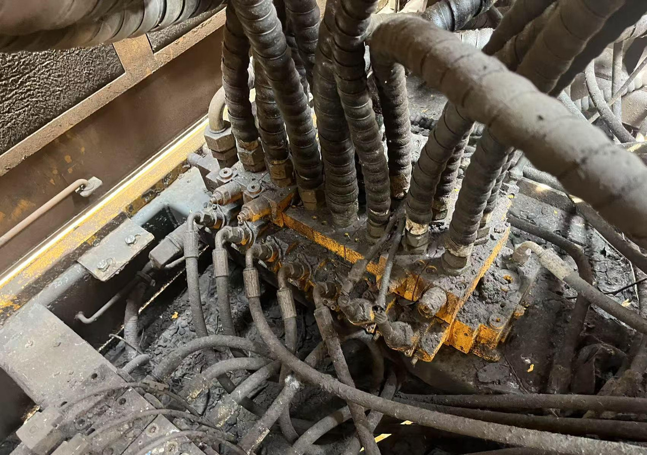 XCMG XR220D mobile crawler rotary drilling rig 25m - 钻机:图2 XCMG XR220D mobile crawler rotary drilling rig 25m - 钻机:图2