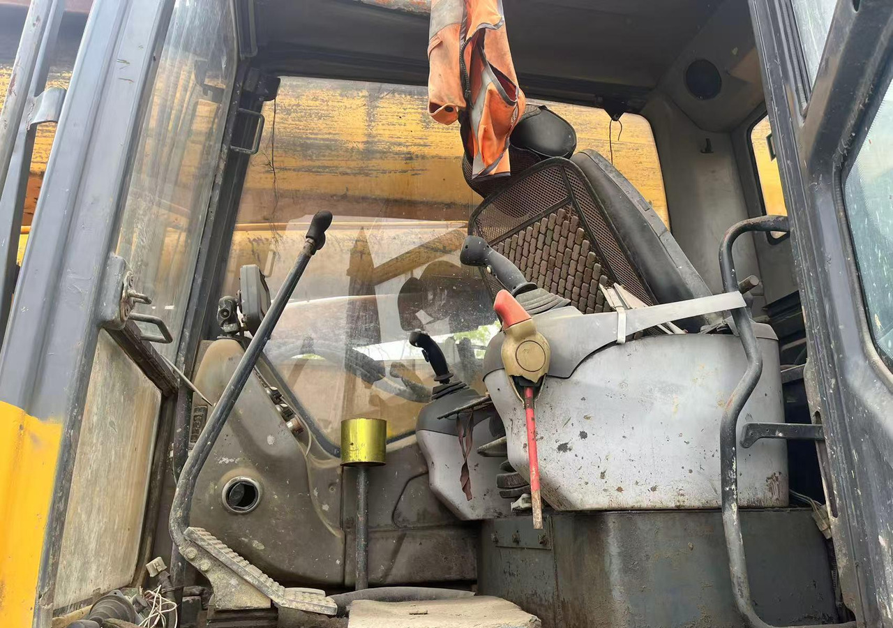 XCMG XR220D portable crawler rotary drilling rig 25m - 钻机:图2 XCMG XR220D portable crawler rotary drilling rig 25m - 钻机:图2