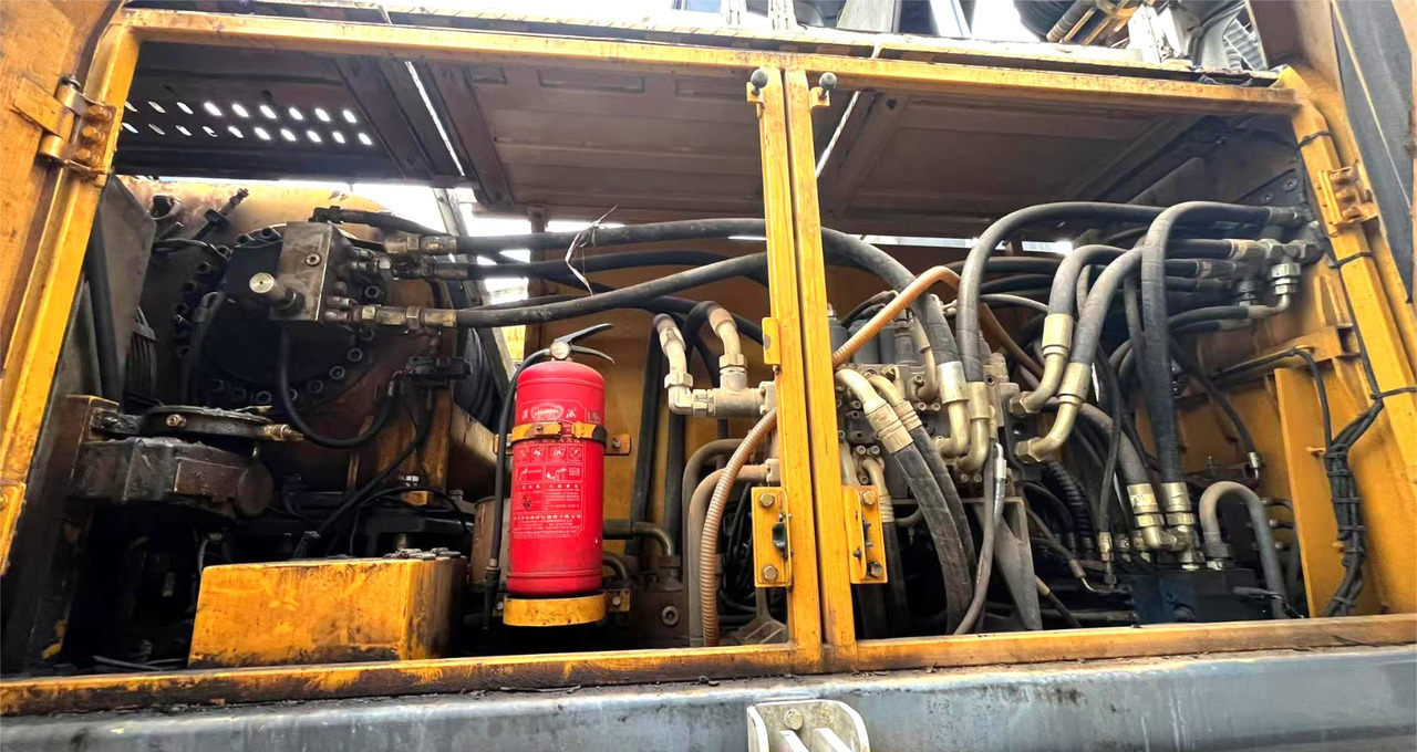 XCMG XR240E second hand rotary drilling rig pile machine price - 钻机:图3 XCMG XR240E second hand rotary drilling rig pile machine price - 钻机:图3