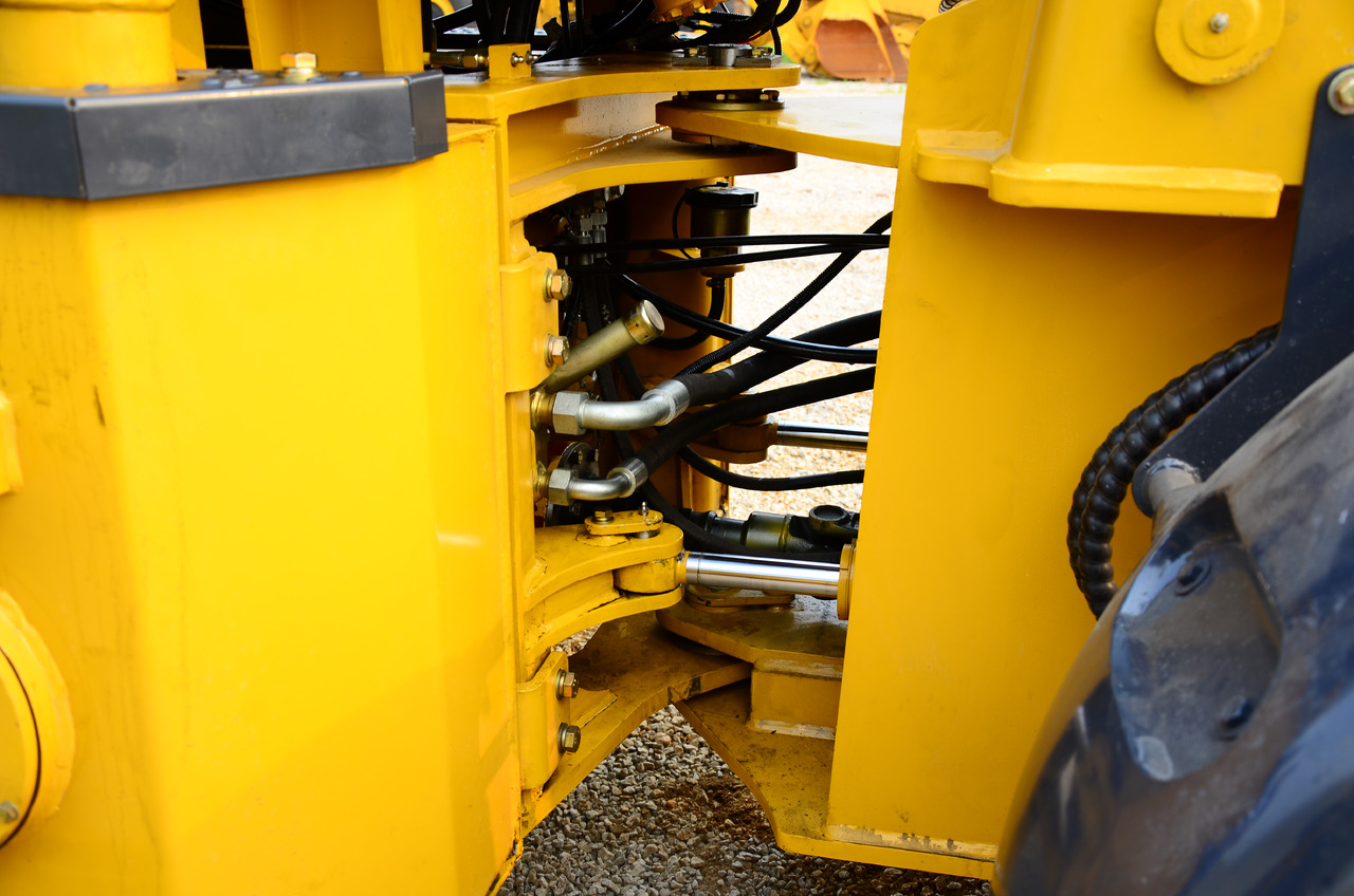 XCMG official 1.8ton small LW180KV Compact wheel loader for sale - 轮式装载机:图4 XCMG official 1.8ton small LW180KV Compact wheel loader for sale - 轮式装载机:图4