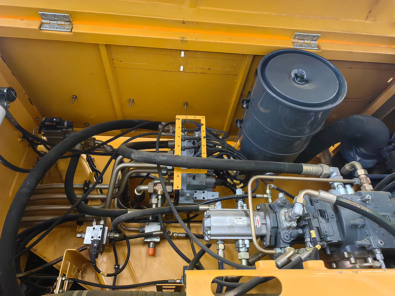 XCMG used XCT110 110ton telescopic boom truck crane mobile for sale - 起重机:图4 XCMG used XCT110 110ton telescopic boom truck crane mobile for sale - 起重机:图4