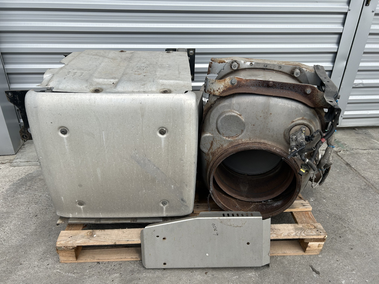 DAF CATALYTIC CONVERTER FOR DAF XF 106 BDF - 催化转化器:图1 DAF CATALYTIC CONVERTER FOR DAF XF 106 BDF - 催化转化器:图1